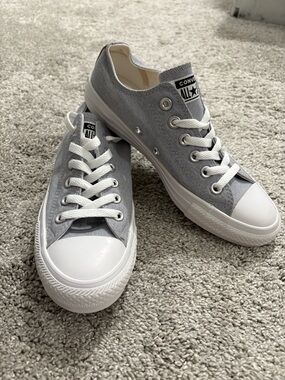 Converse Low Top Sneakers in Gray White Unisex Womens Size 7 Mens Size 5 NEW